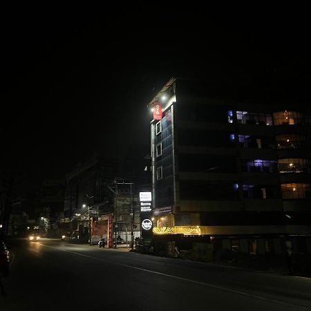 Tower 21 Regency Hotel Kochi 外观 照片