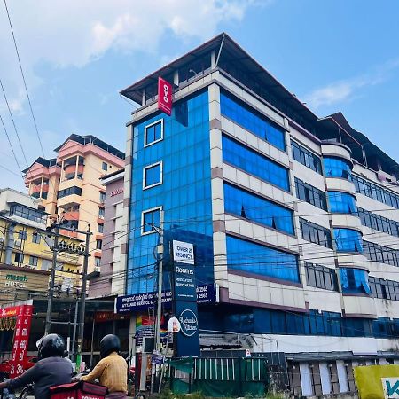 Tower 21 Regency Hotel Kochi 外观 照片