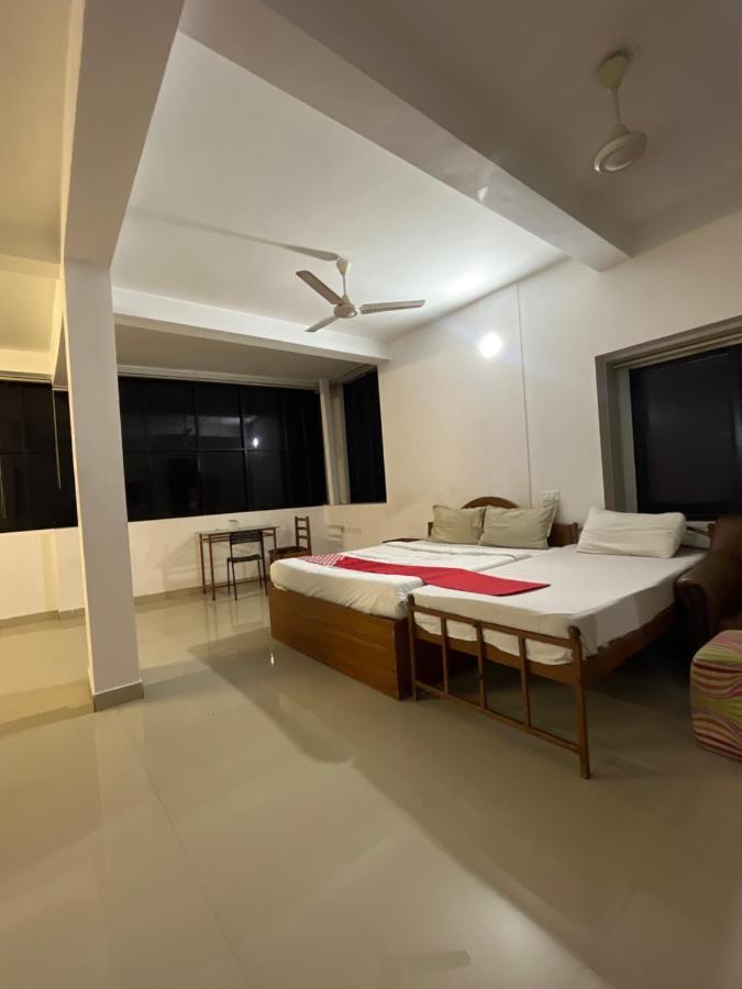 Tower 21 Regency Hotel Kochi 外观 照片