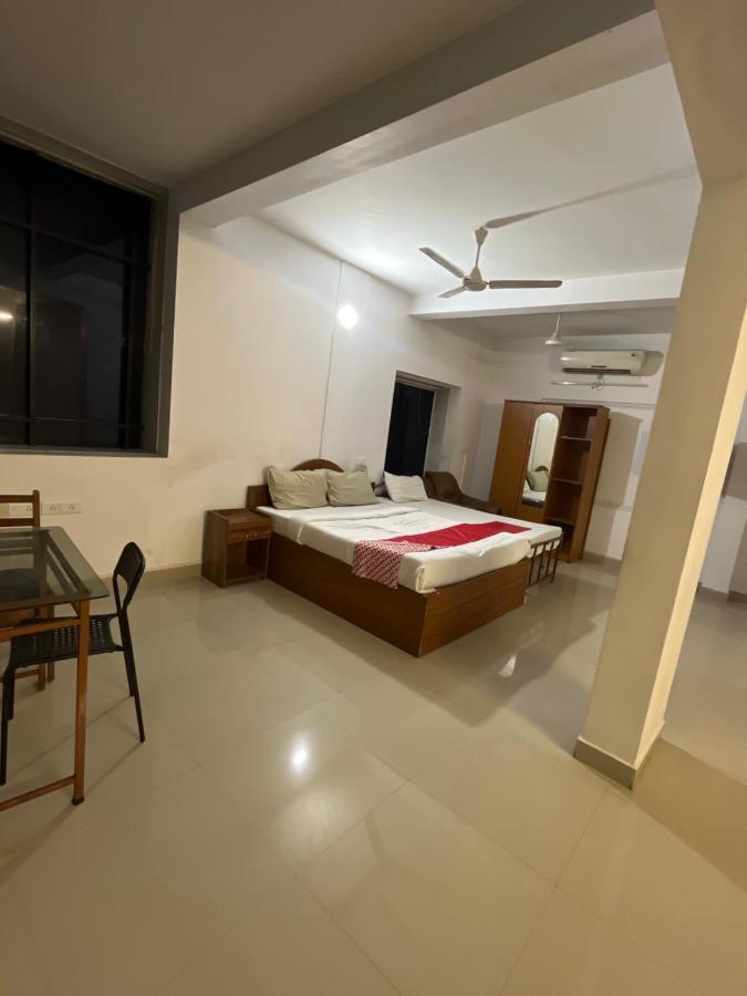 Tower 21 Regency Hotel Kochi 外观 照片