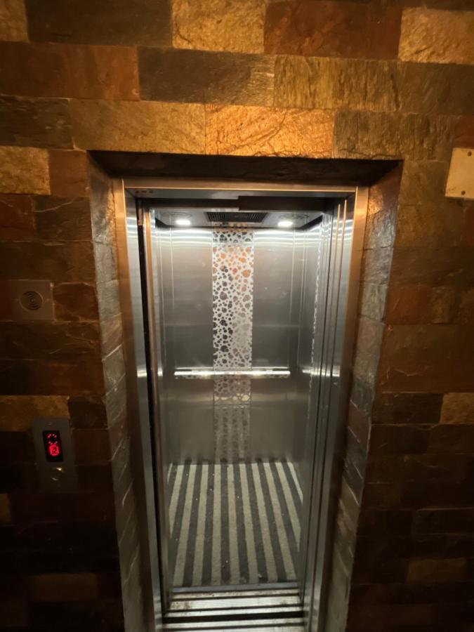 Tower 21 Regency Hotel Kochi 外观 照片
