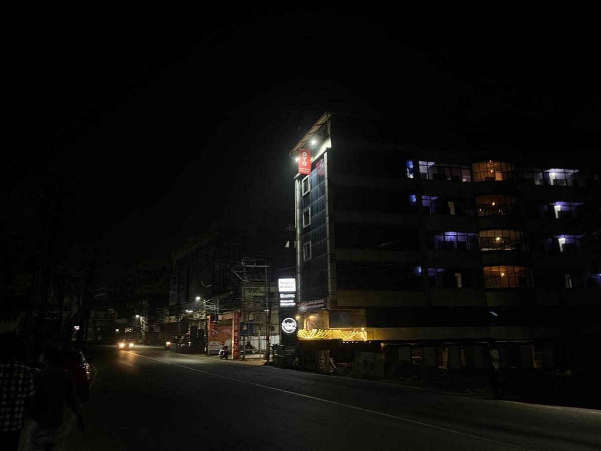 Tower 21 Regency Hotel Kochi 外观 照片