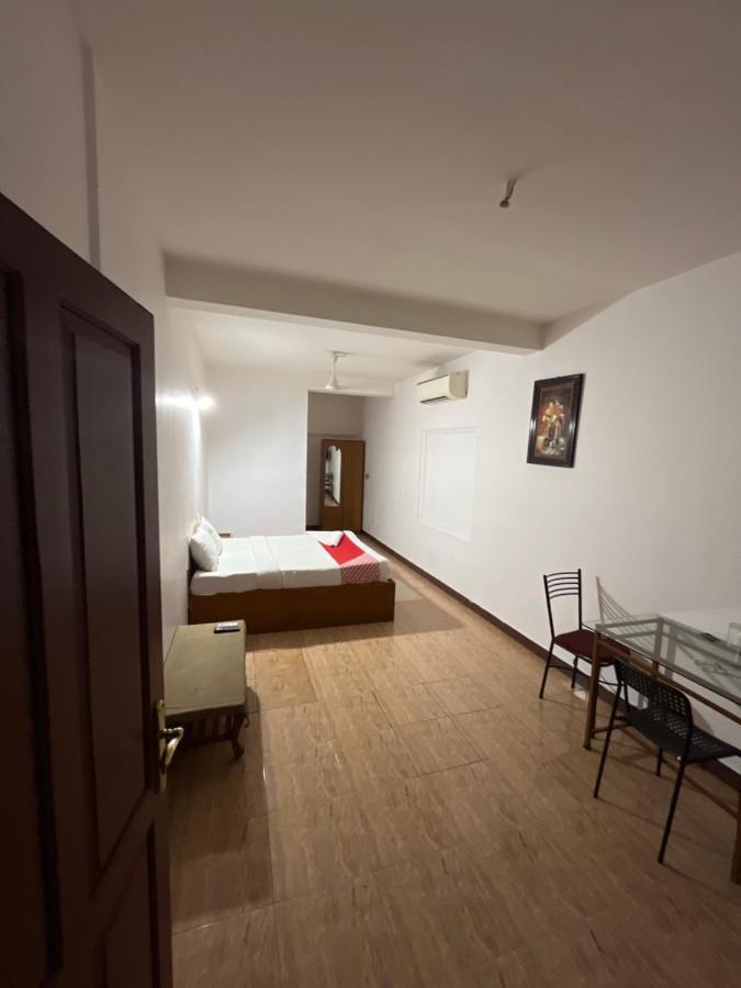 Tower 21 Regency Hotel Kochi 外观 照片