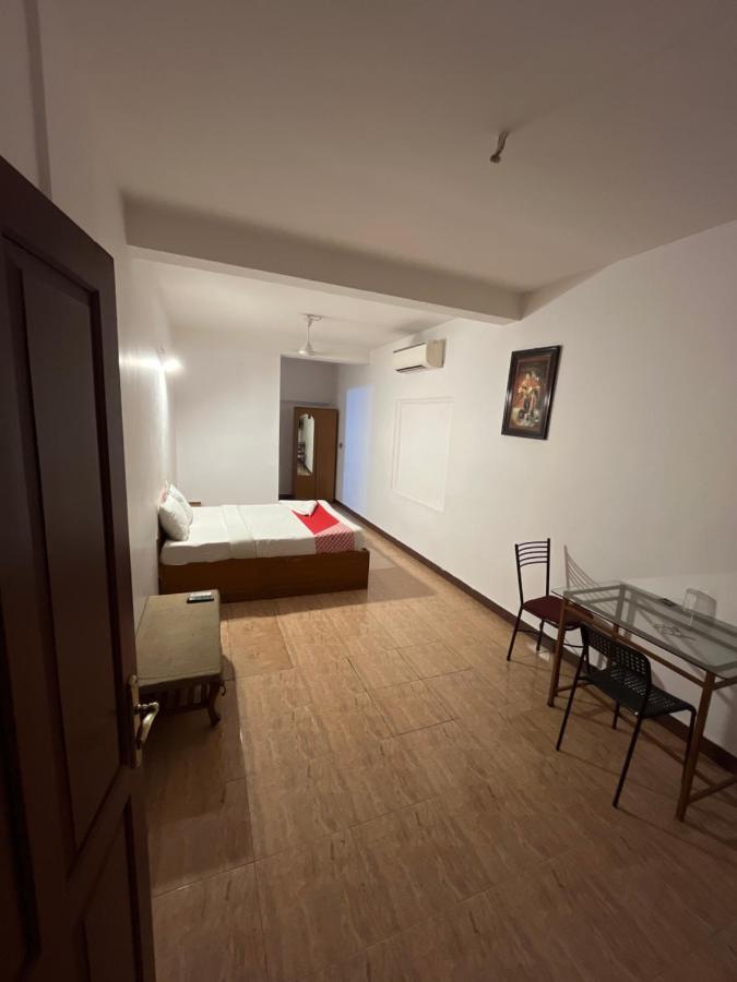 Tower 21 Regency Hotel Kochi 外观 照片